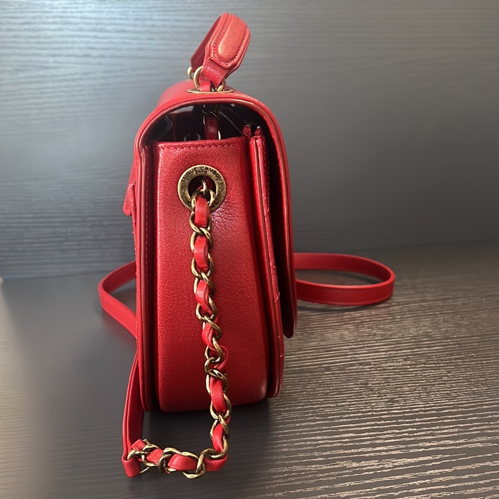 SOLD!❌ Chanel Red Calfskin Coco Curve Flap Medium - Picture 5 of 17